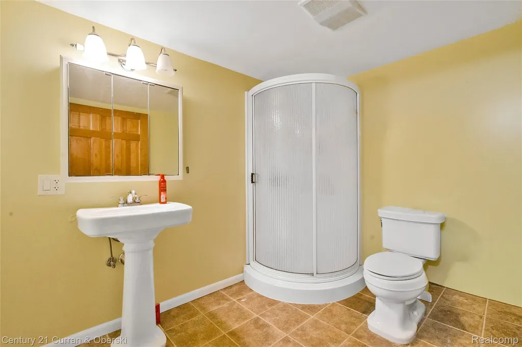 5994 Glen Eagles Drive West Bloomfield Charter Township MI 48323