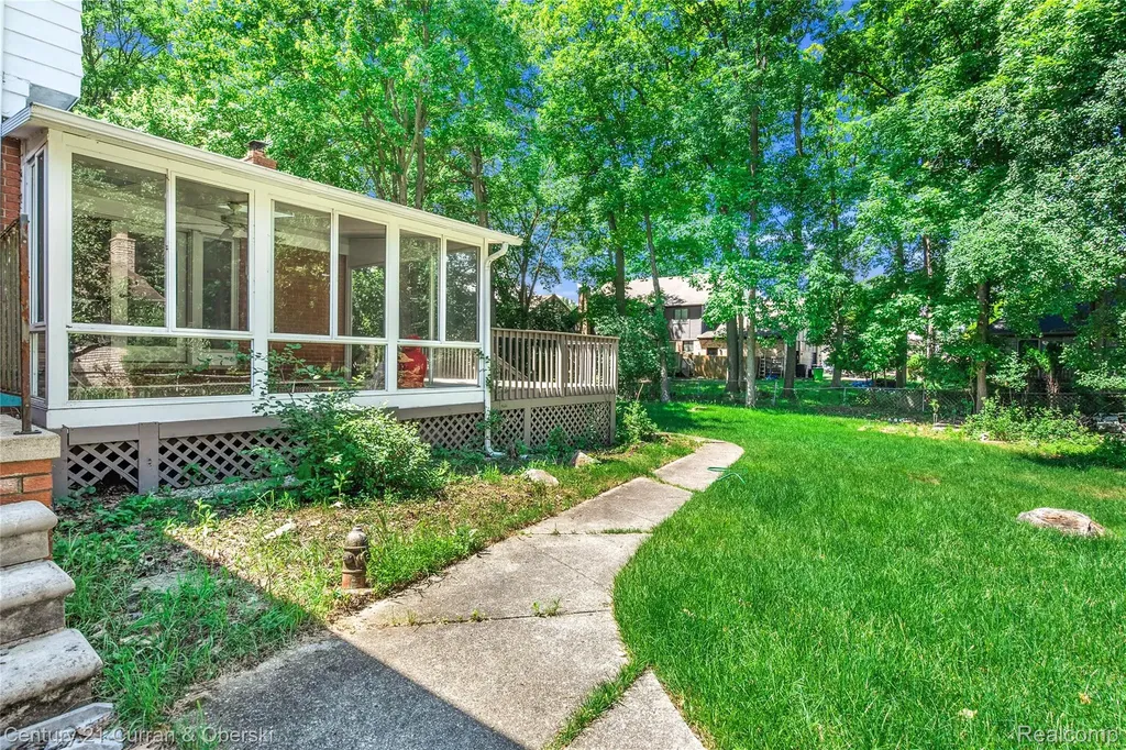 5994 Glen Eagles Drive West Bloomfield Charter Township MI 48323