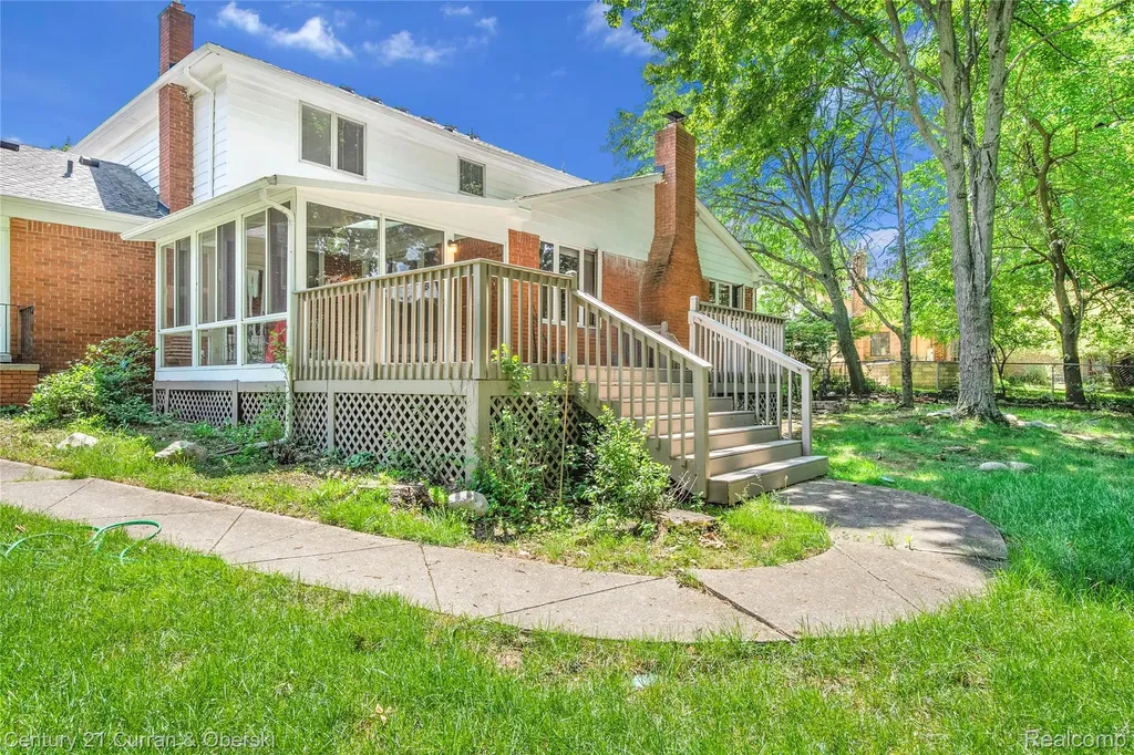 5994 Glen Eagles Drive West Bloomfield Charter Township MI 48323