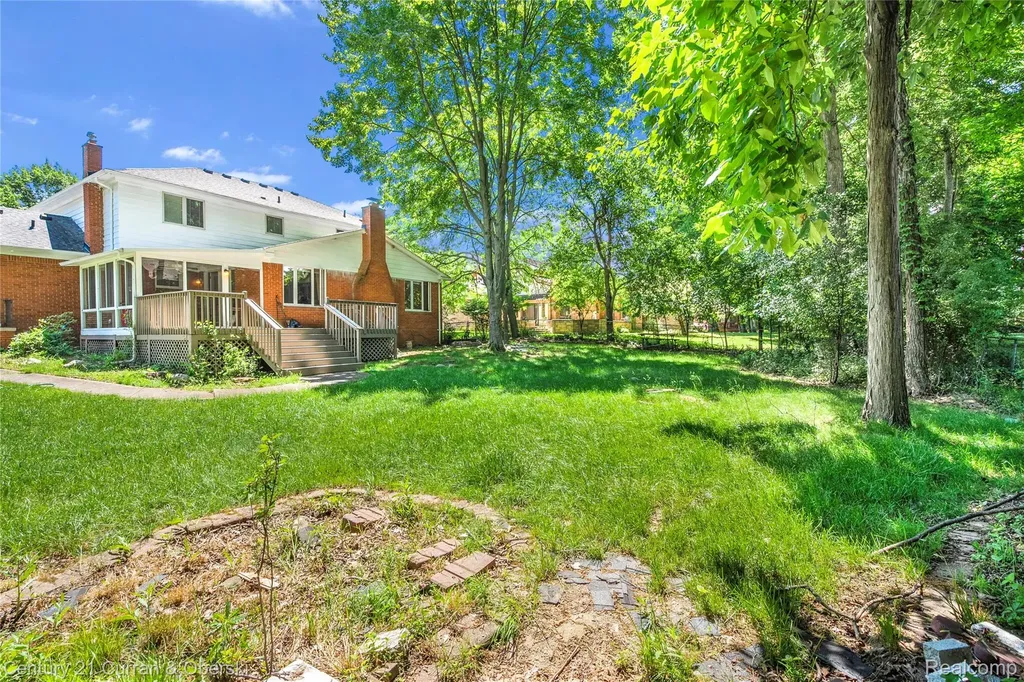 5994 Glen Eagles Drive West Bloomfield Charter Township MI 48323