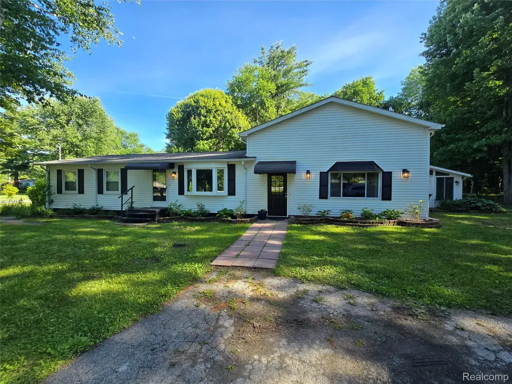 1559 Sturdevant Road Kimball Township MI 48074