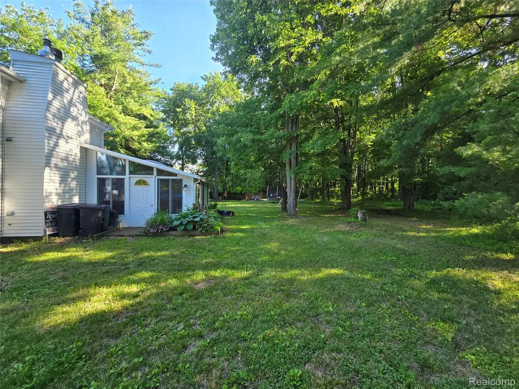 1559 Sturdevant Road Kimball Township MI 48074