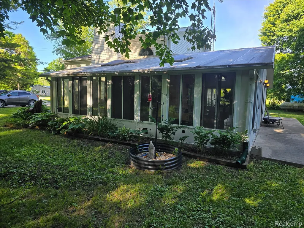1559 Sturdevant Road Kimball Township MI 48074