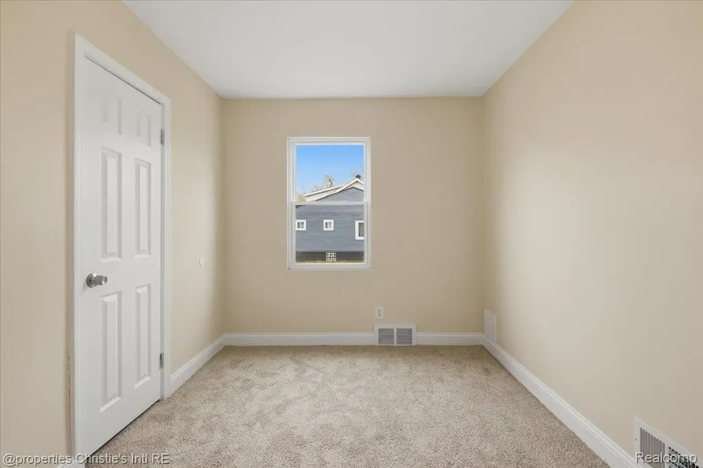 16596 Santa Rosa Drive Detroit City MI 48221