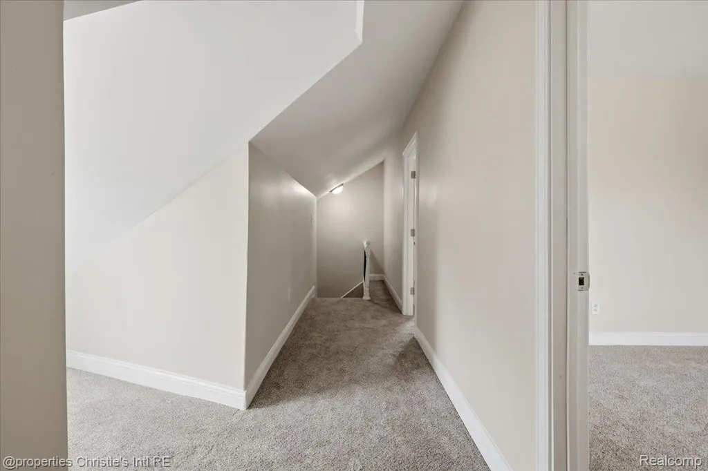 16596 Santa Rosa Drive Detroit City MI 48221