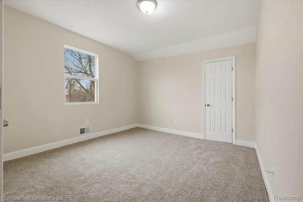 16596 Santa Rosa Drive Detroit City MI 48221