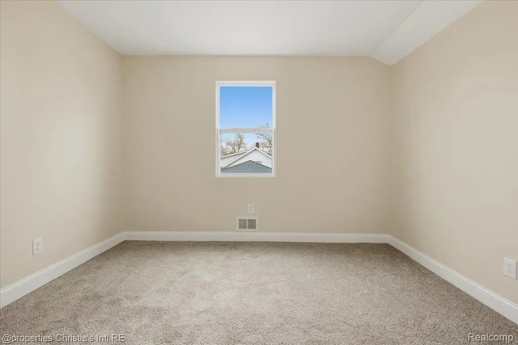 16596 Santa Rosa Drive Detroit City MI 48221