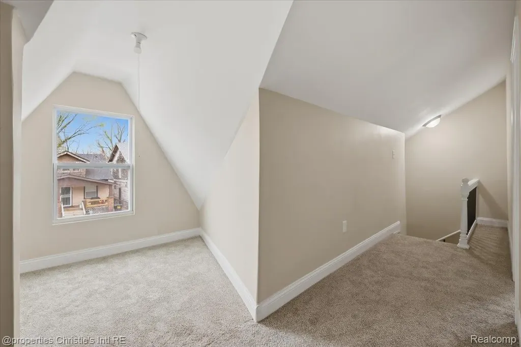 16596 Santa Rosa Drive Detroit City MI 48221