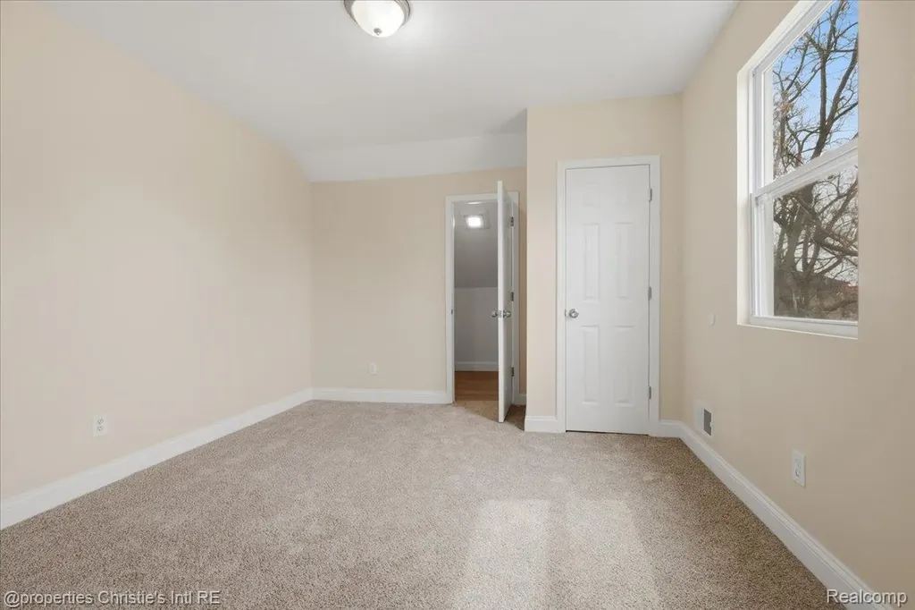 16596 Santa Rosa Drive Detroit City MI 48221