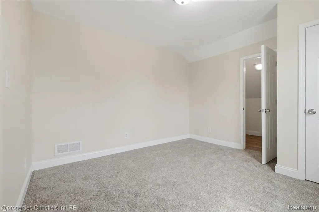 16596 Santa Rosa Drive Detroit City MI 48221