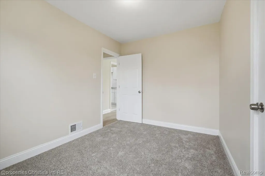16596 Santa Rosa Drive Detroit City MI 48221