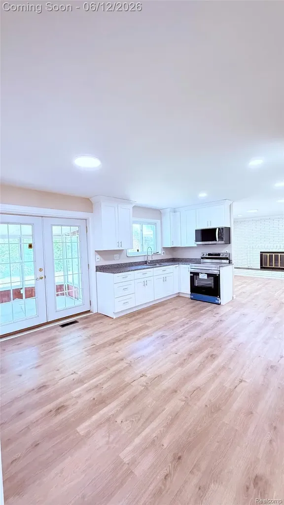 13051 Iowa Drive Warren City MI 48088