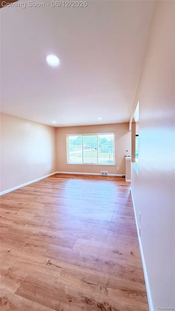 13051 Iowa Drive Warren City MI 48088