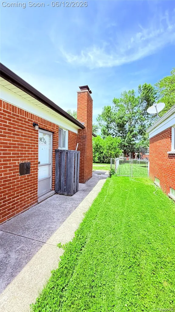 13051 Iowa Drive Warren City MI 48088