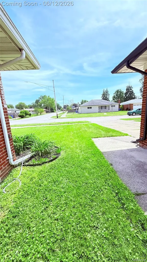 13051 Iowa Drive Warren City MI 48088