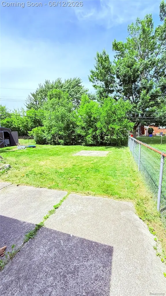13051 Iowa Drive Warren City MI 48088