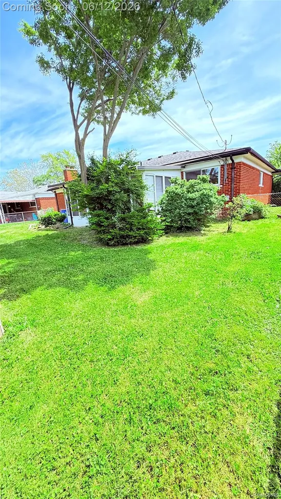 13051 Iowa Drive Warren City MI 48088