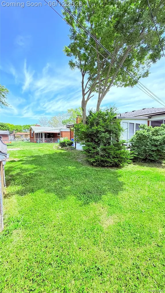 13051 Iowa Drive Warren City MI 48088