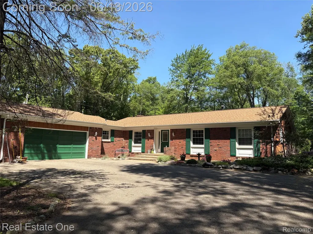 5466 Grange Hall Road Groveland Township MI 48442