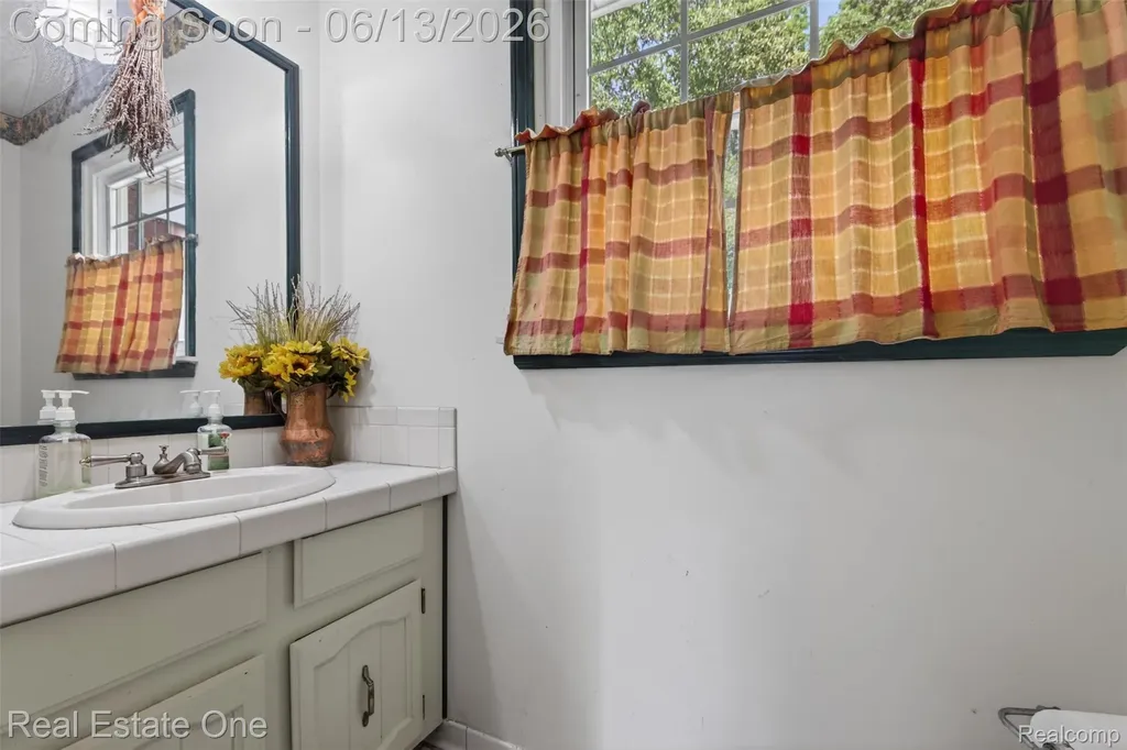 5466 Grange Hall Road Groveland Township MI 48442