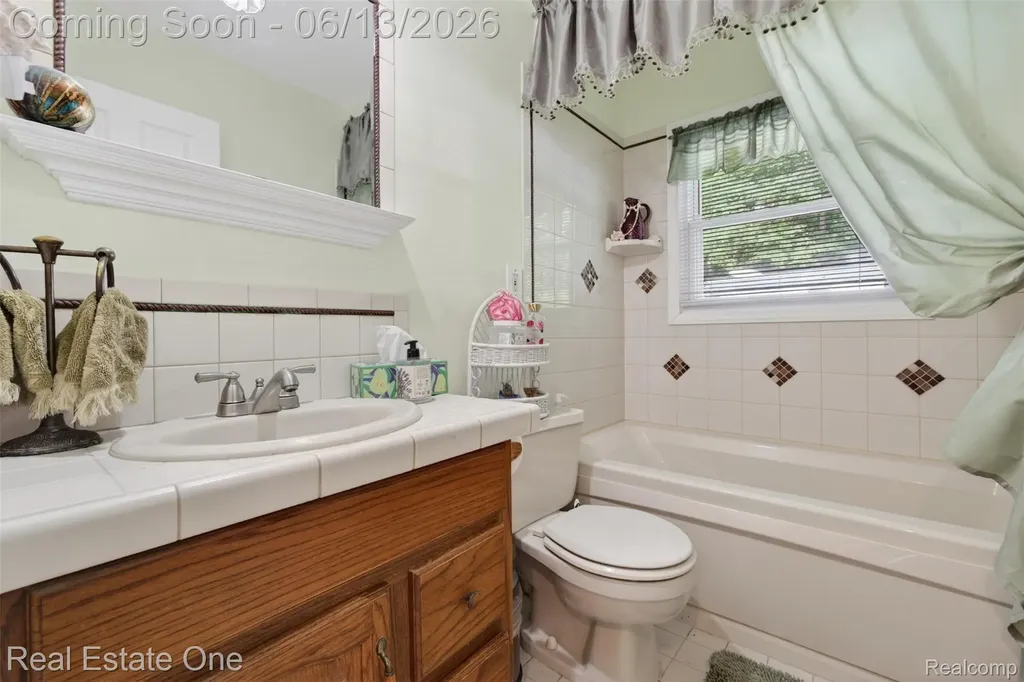5466 Grange Hall Road Groveland Township MI 48442