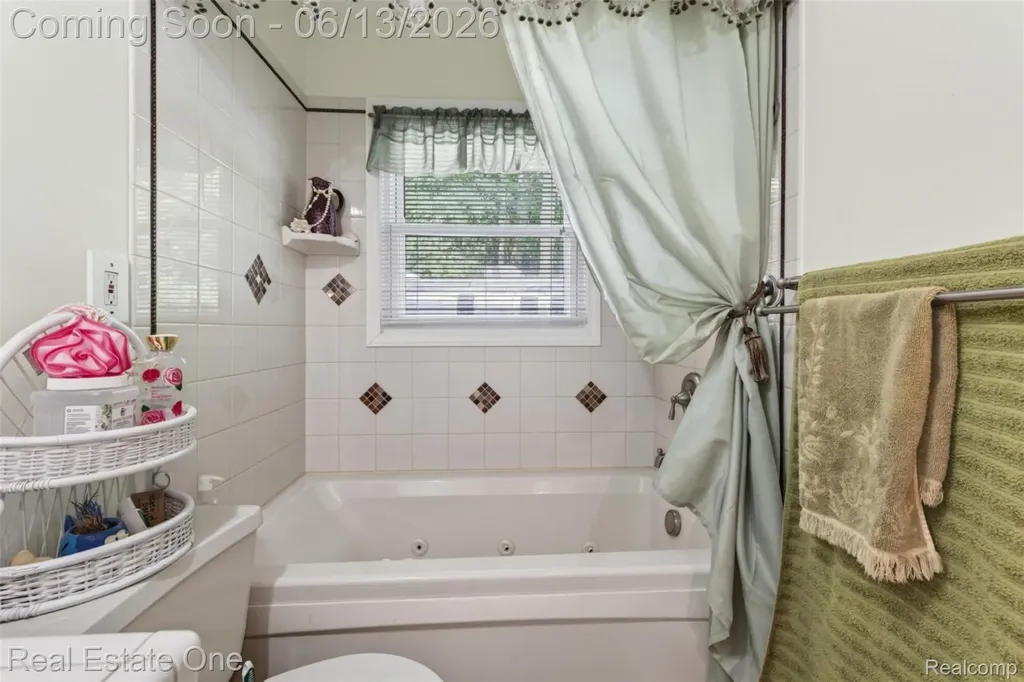 5466 Grange Hall Road Groveland Township MI 48442