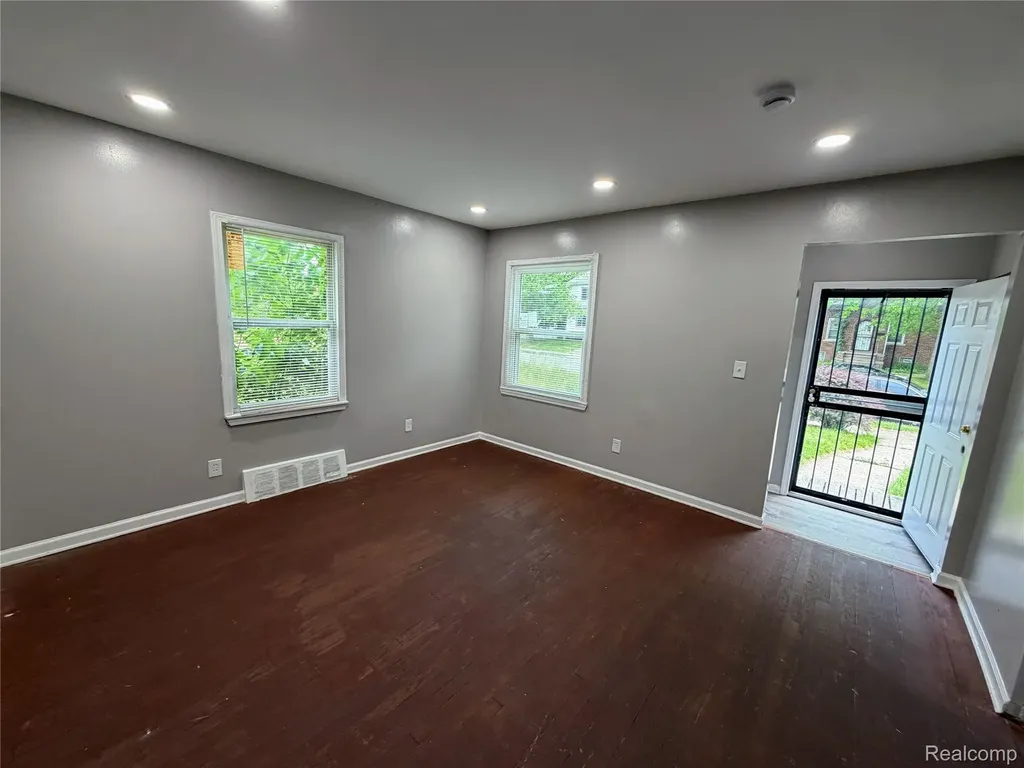 14903 Woodmont Avenue Detroit City MI 48227