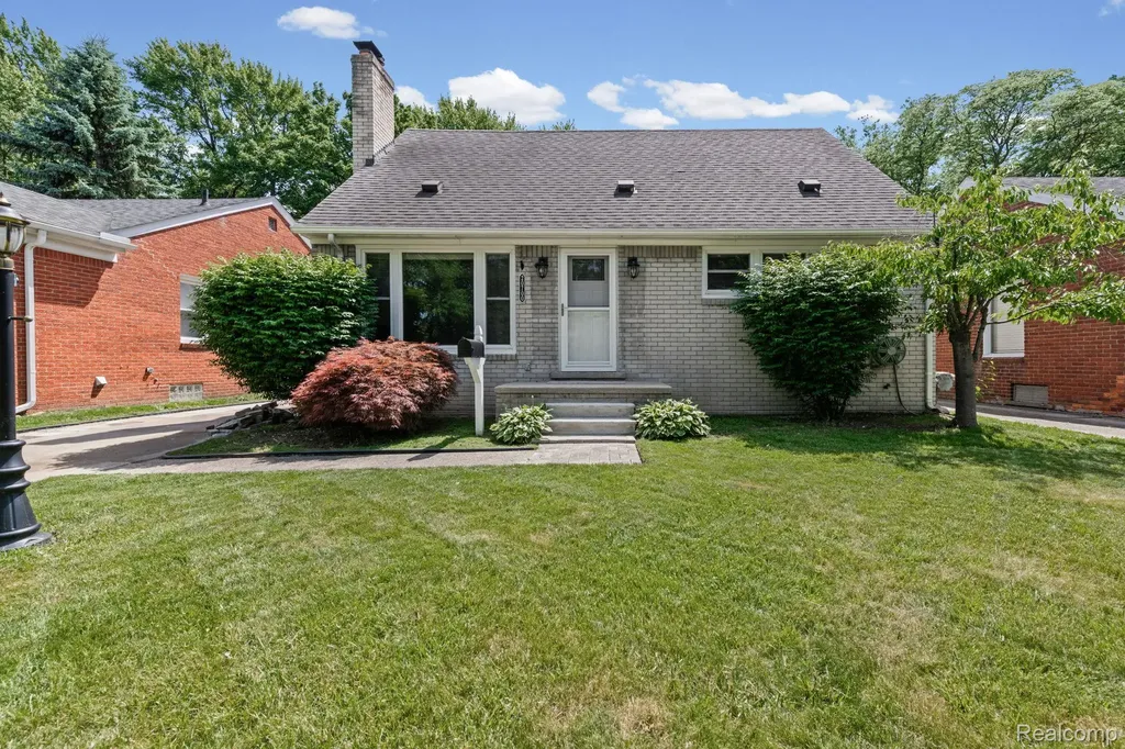 20700 Damman Street Harper Woods City MI 48225