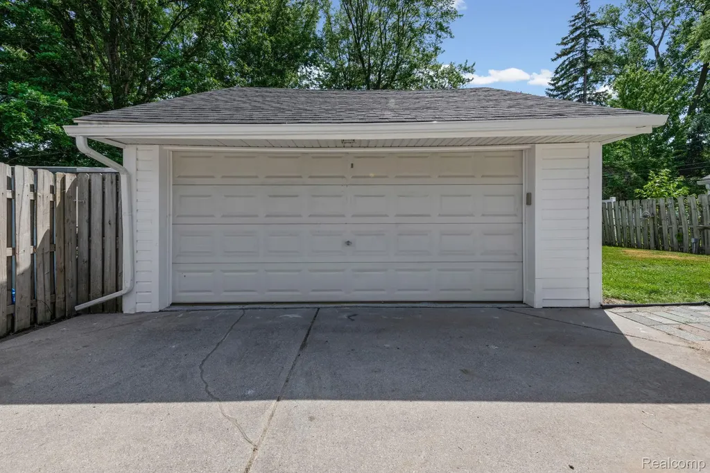 20700 Damman Street Harper Woods City MI 48225