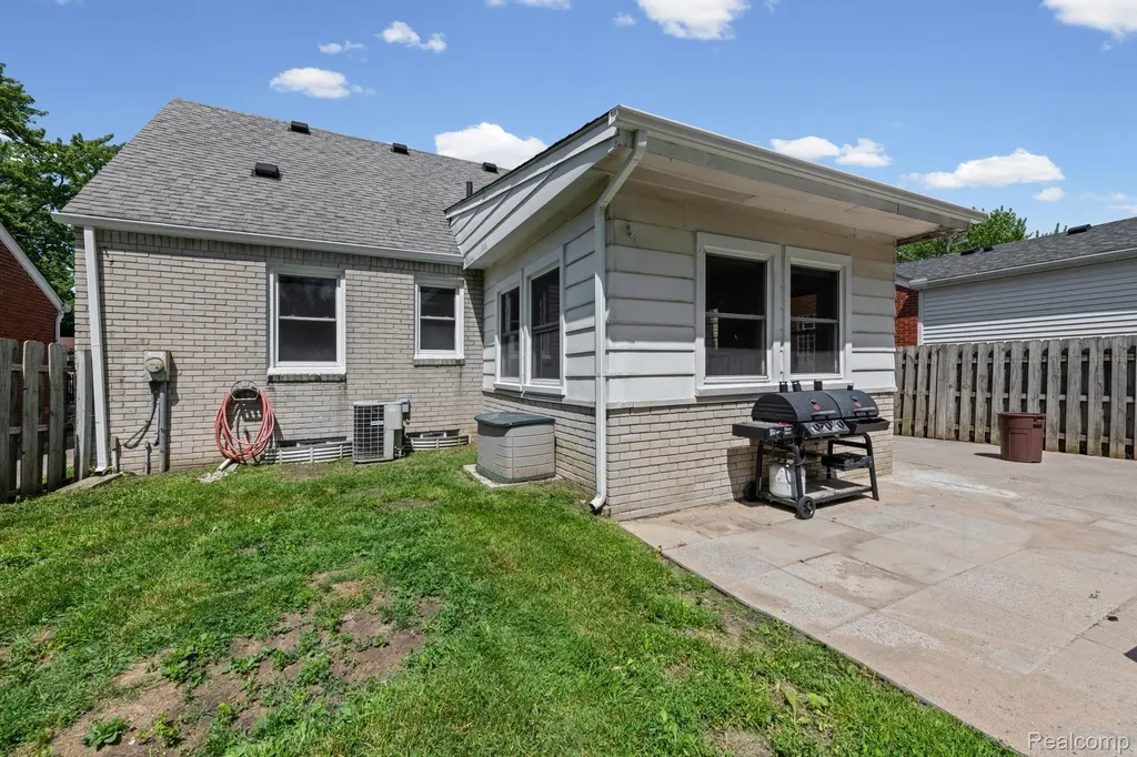 20700 Damman Street Harper Woods City MI 48225