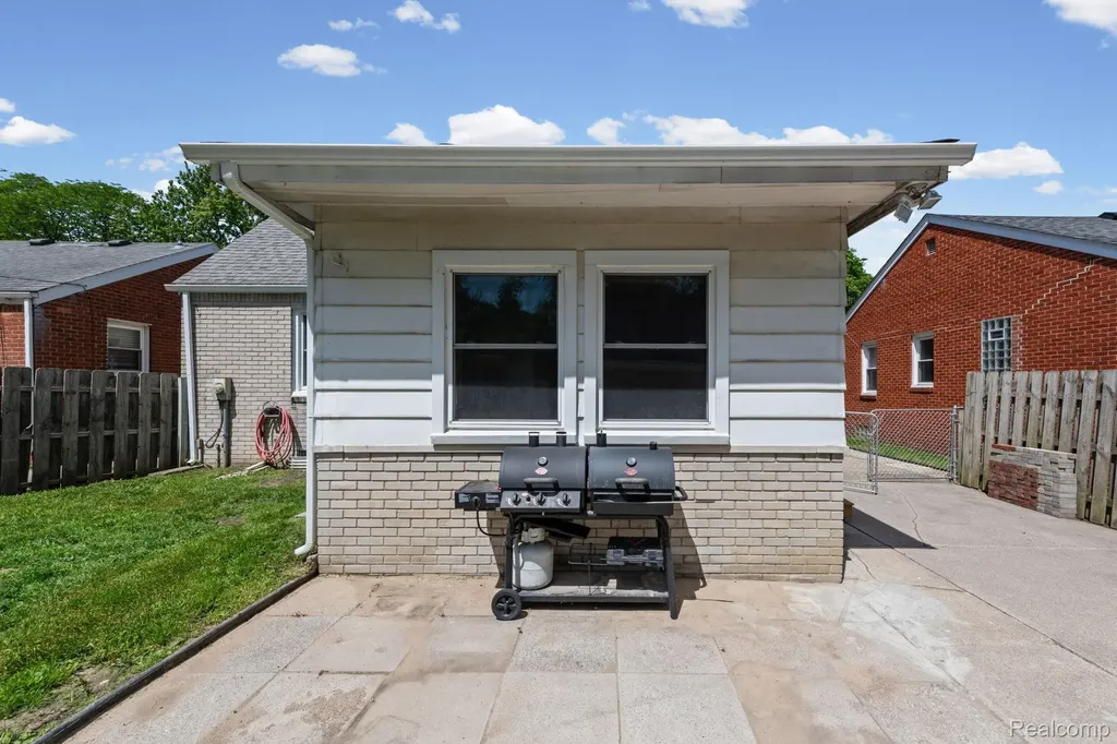 20700 Damman Street Harper Woods City MI 48225
