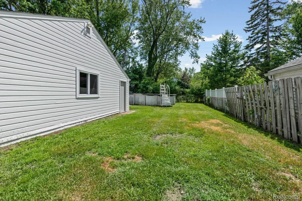 20700 Damman Street Harper Woods City MI 48225