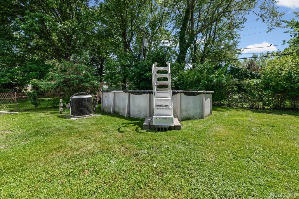 20700 Damman Street Harper Woods City MI 48225