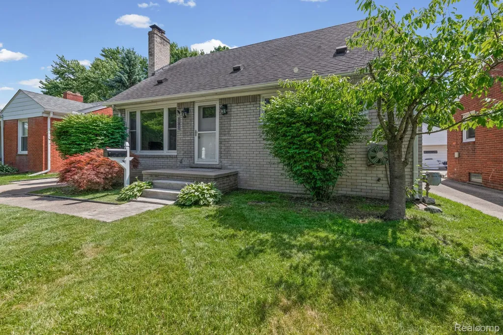 20700 Damman Street Harper Woods City MI 48225