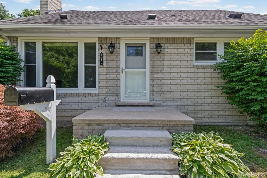 20700 Damman Street Harper Woods City MI 48225