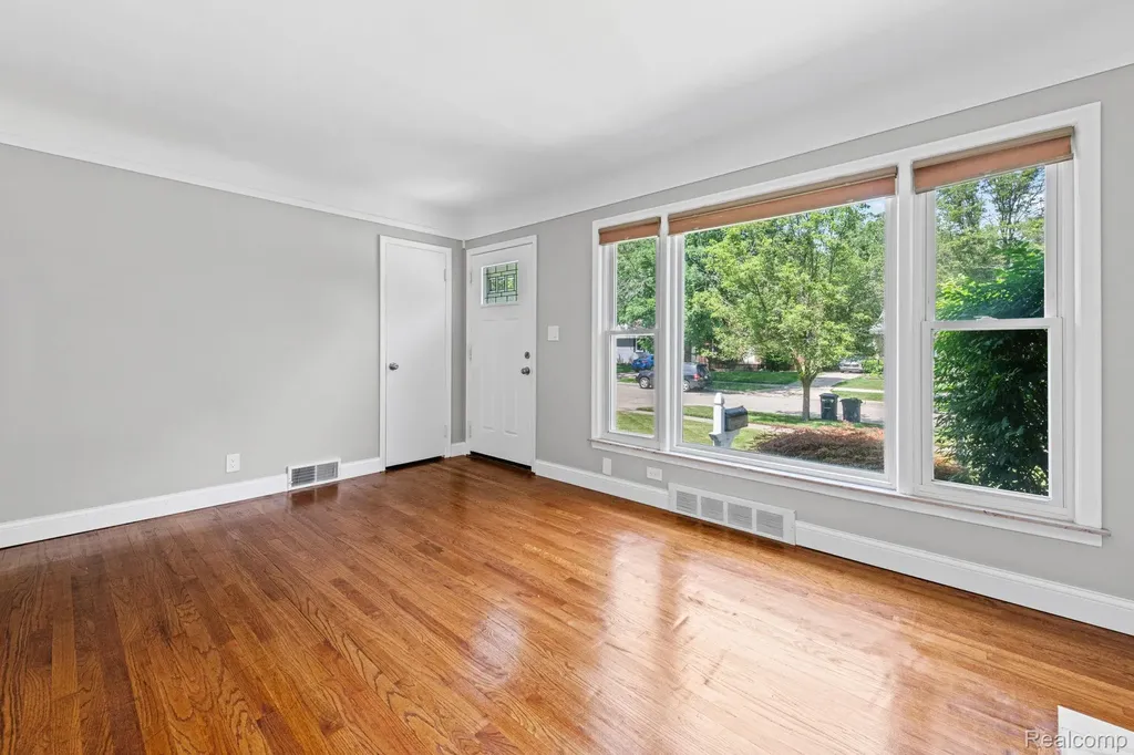 20700 Damman Street Harper Woods City MI 48225