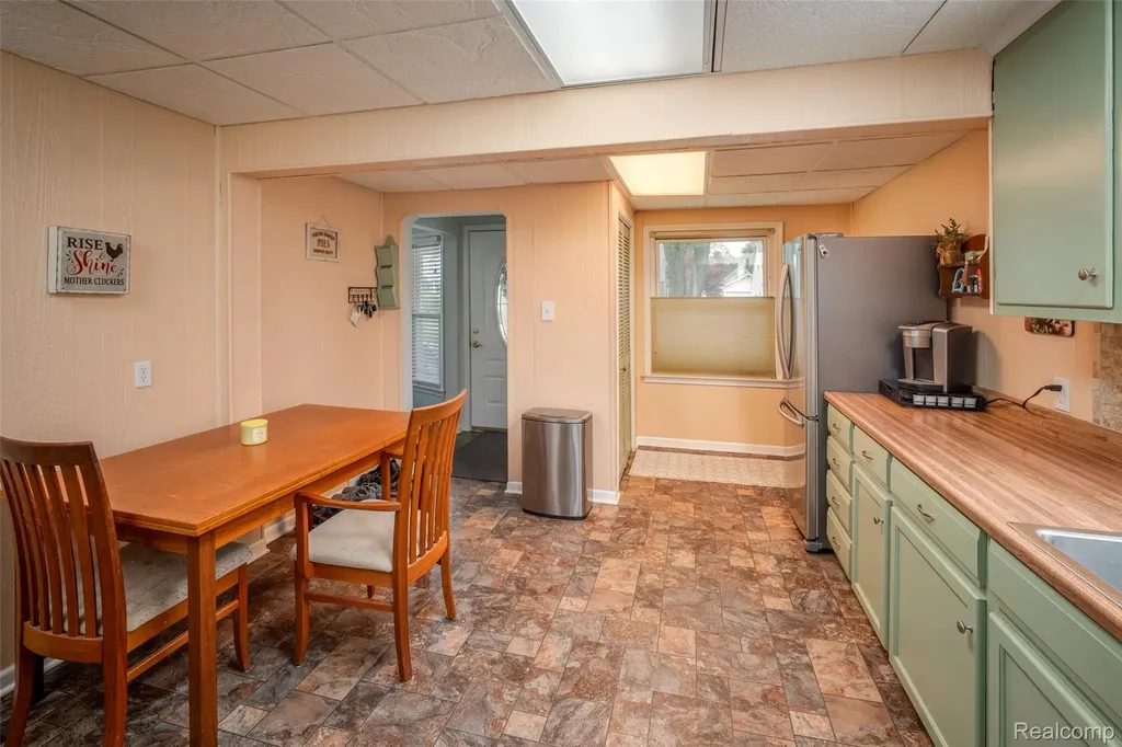 2252 Tyler Avenue Berkley City MI 48072