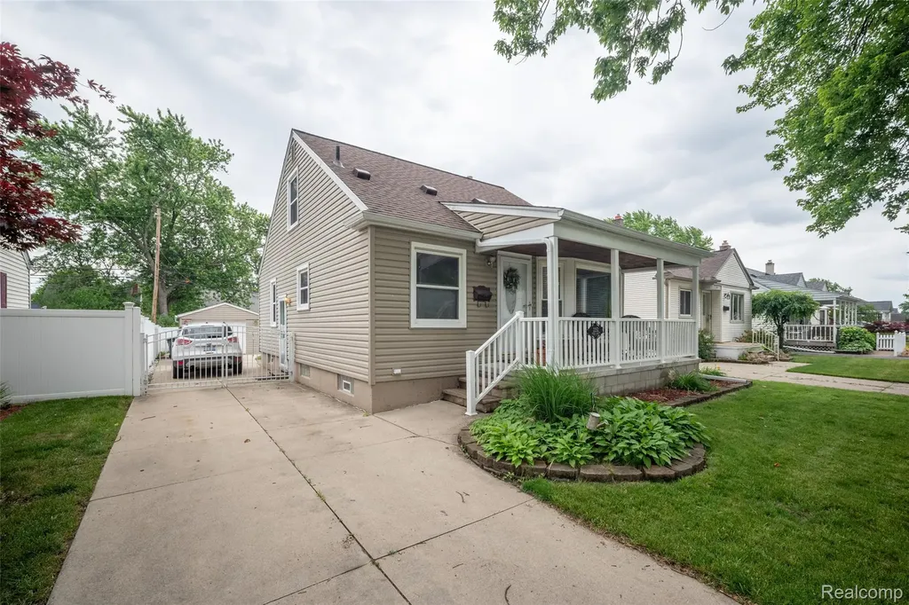 2252 Tyler Avenue Berkley City MI 48072