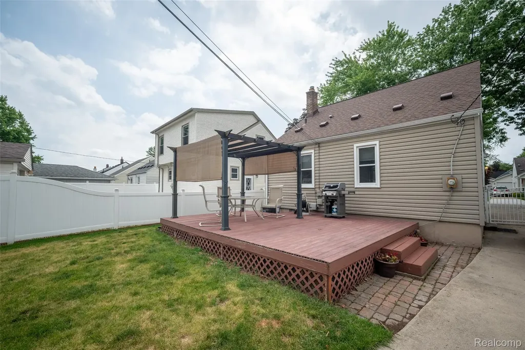 2252 Tyler Avenue Berkley City MI 48072