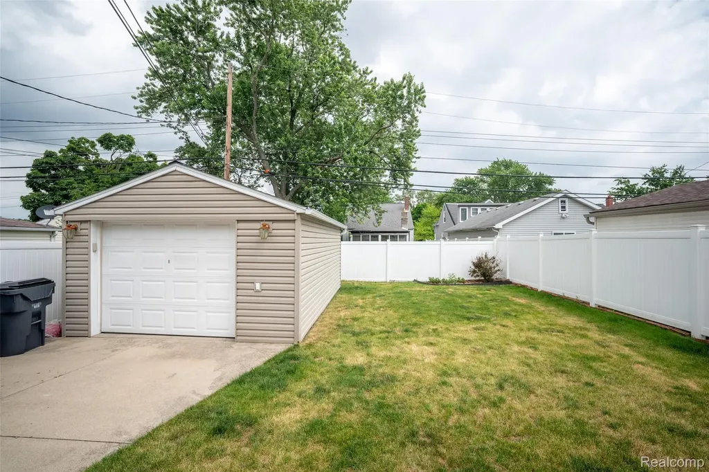 2252 Tyler Avenue Berkley City MI 48072
