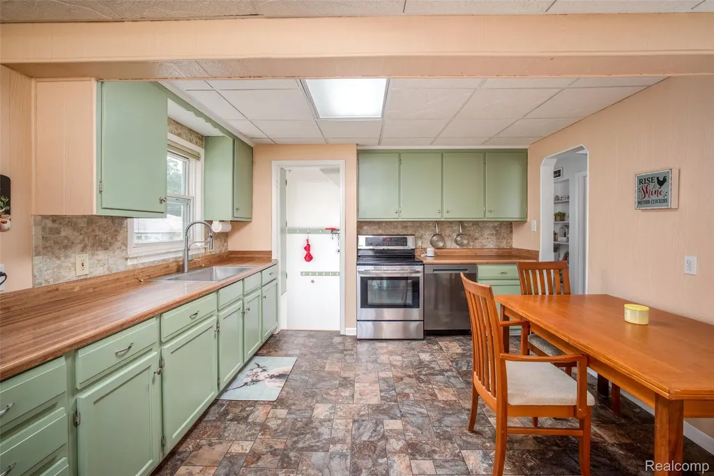 2252 Tyler Avenue Berkley City MI 48072