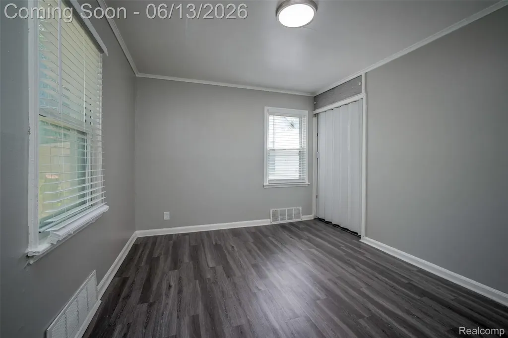 10760 Troy Street Oak Park City MI 48237