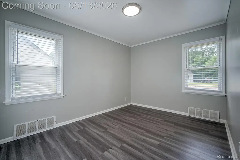 10760 Troy Street Oak Park City MI 48237