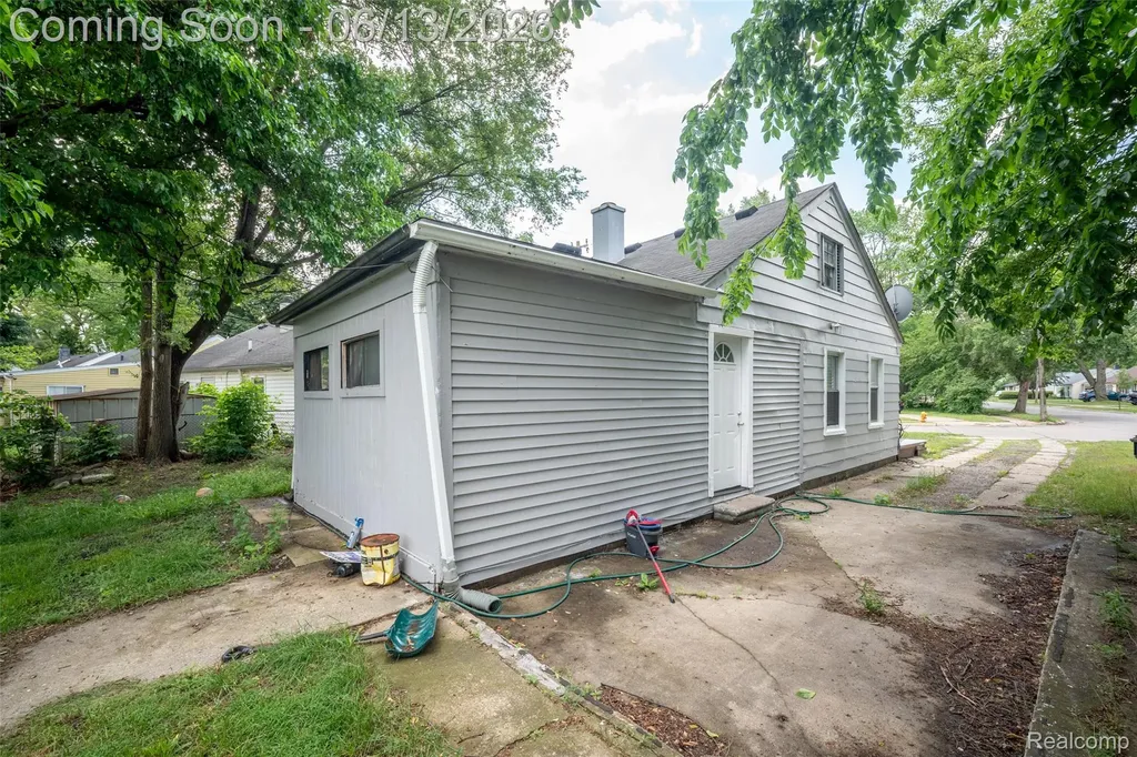 10760 Troy Street Oak Park City MI 48237