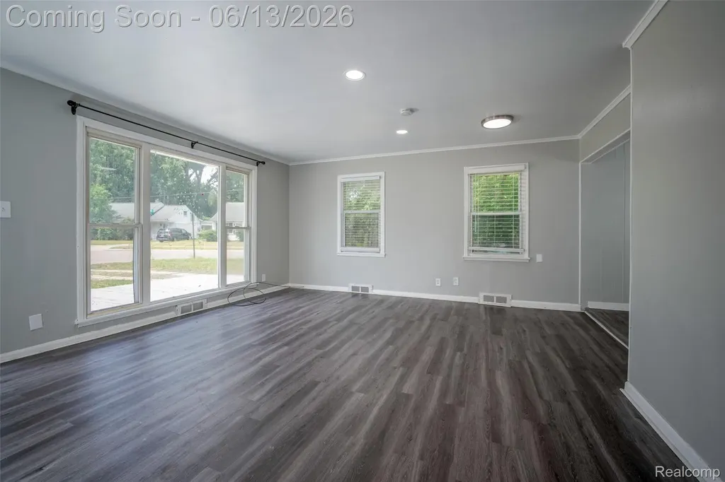 10760 Troy Street Oak Park City MI 48237