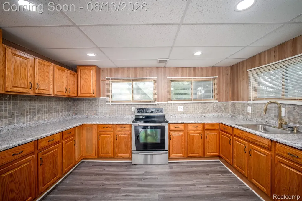 10760 Troy Street Oak Park City MI 48237
