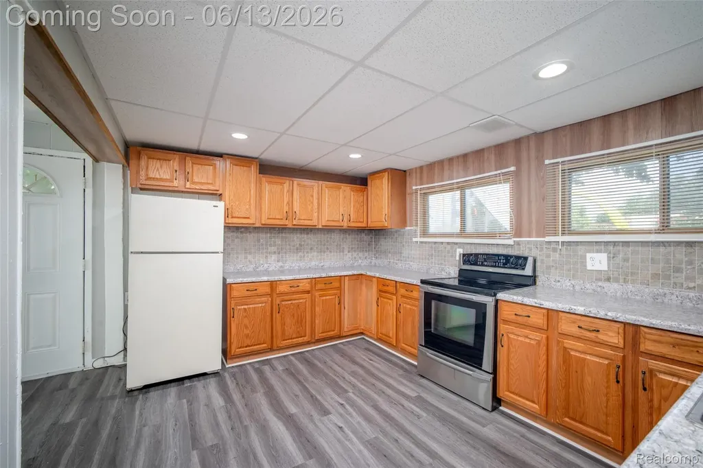 10760 Troy Street Oak Park City MI 48237