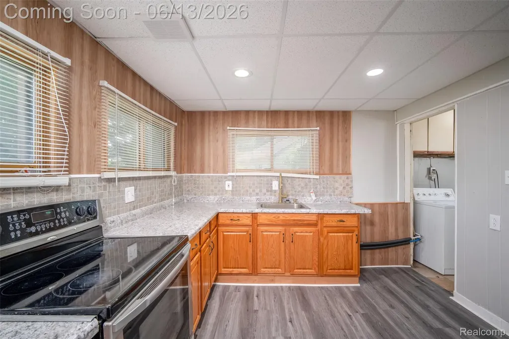 10760 Troy Street Oak Park City MI 48237