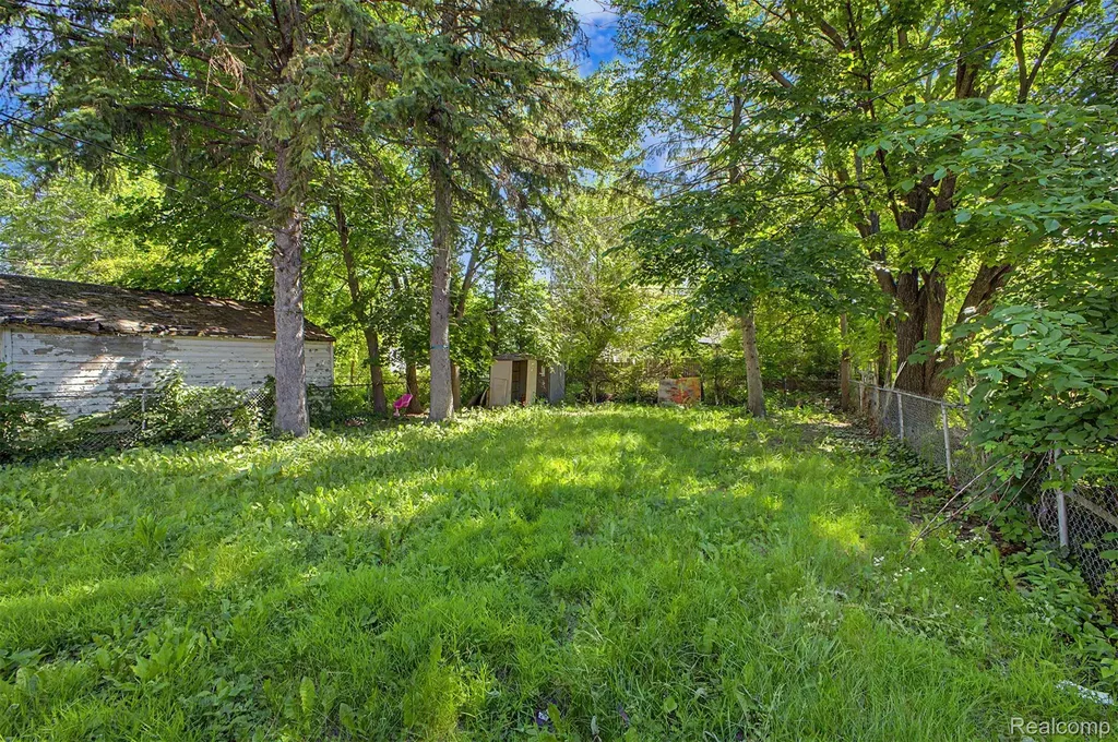 6438 Archdale Street Detroit City MI 48228