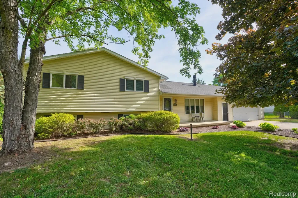 1055 E Hollywood Boulevard Thetford Township MI 48420